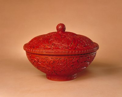 图片[1]-Dish with red flower pattern-China Archive